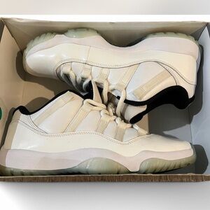 Air Jordan 11 Low Legend Blue